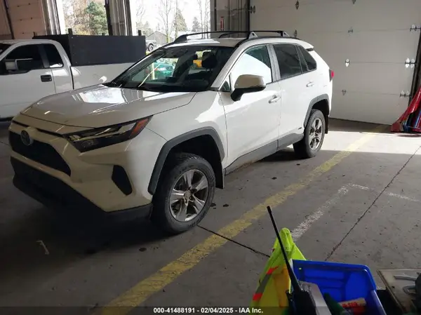 4T3RWRFV6NU056573 2022 TOYOTA RAV 4 - Image 2