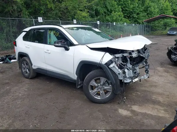 4T3RWRFV6NU057805 2022 TOYOTA RAV 4 - Image 1