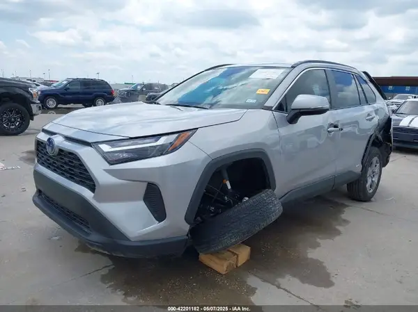 4T3RWRFV7NU076220 2022 TOYOTA RAV 4 - Image 2