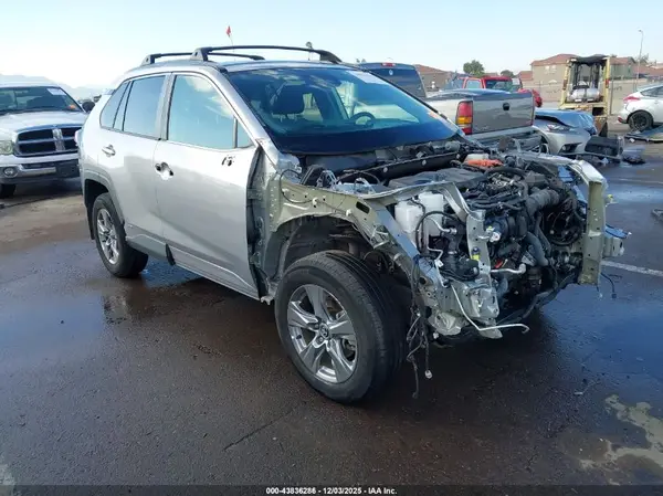 4T3RWRFV8NU052766 2022 TOYOTA RAV 4 - Image 1