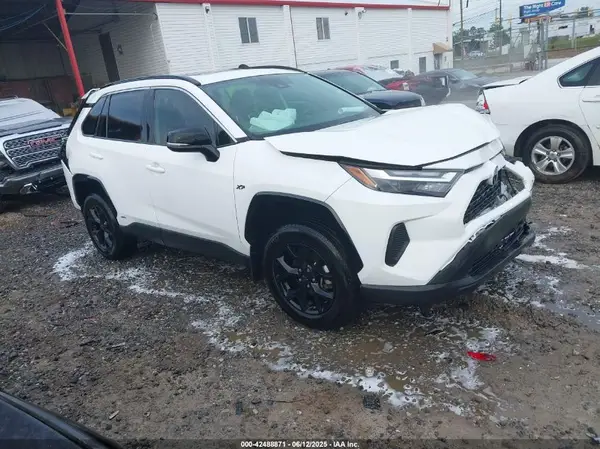 4T3RWRFV8RU110932 2024 TOYOTA RAV 4 - Image 1