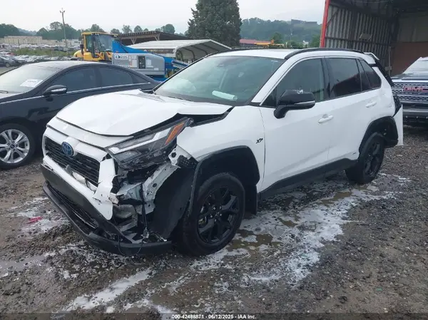 4T3RWRFV8RU110932 2024 TOYOTA RAV 4 - Image 2