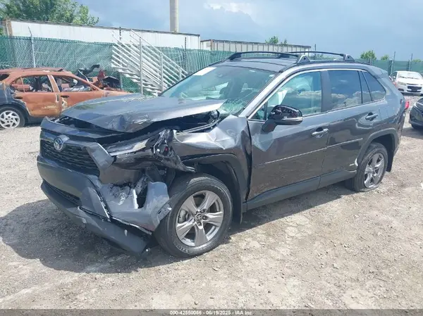 4T3RWRFV8RU111725 2024 TOYOTA RAV 4 - Image 2
