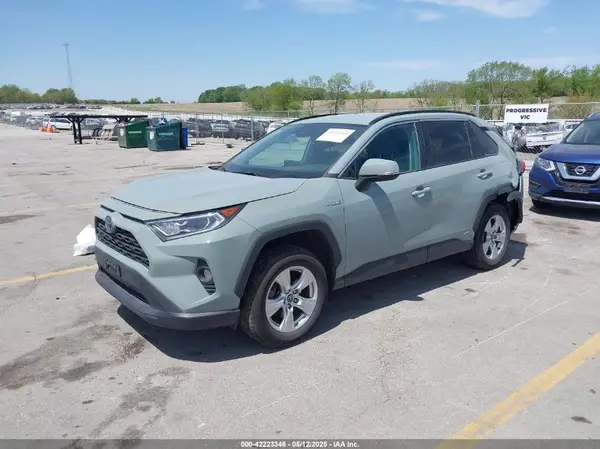 4T3RWRFVXLU005428 2020 TOYOTA RAV 4 - Image 2