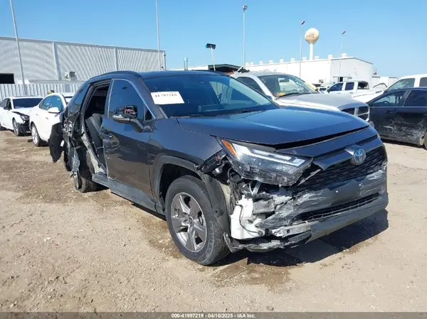 4T3RWRFVXNU057581 2022 TOYOTA RAV 4 - Image 1