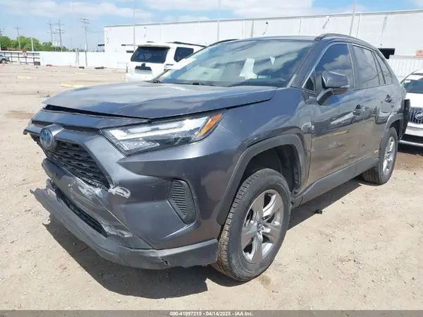 4T3RWRFVXNU057581 2022 TOYOTA RAV 4 - Image 2