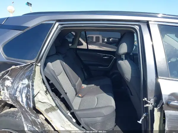 4T3RWRFVXNU057581 2022 TOYOTA RAV 4 - Image 8