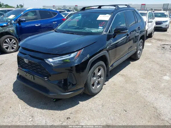 4T3RWRFVXNU061162 2022 TOYOTA RAV 4 - Image 2