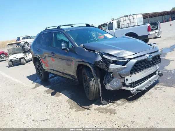 4T3T6RFV1NU068121 2022 TOYOTA RAV 4 - Image 1