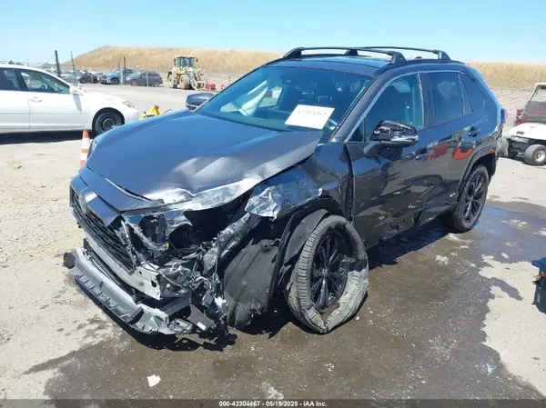 4T3T6RFV1NU068121 2022 TOYOTA RAV 4 - Image 2