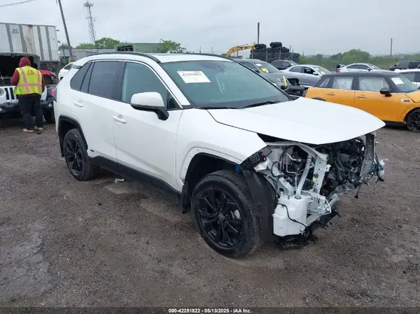 4T3T6RFV4NU085592 2022 TOYOTA RAV 4 - Image 1