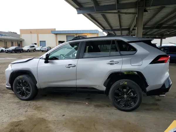 4T3T6RFV6NU066588 2022 TOYOTA RAV 4 - Image 2