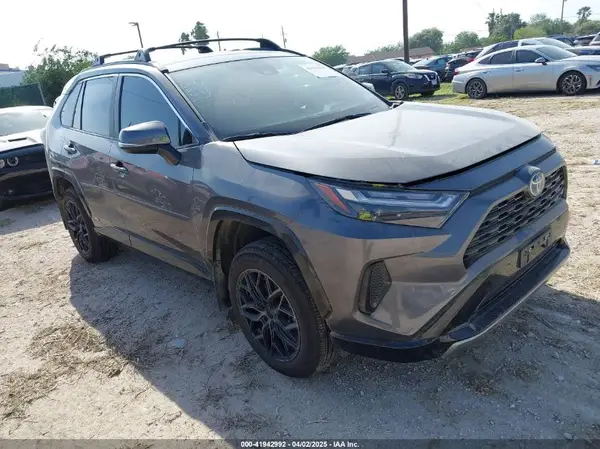 4T3T6RFV7RU161067 2024 TOYOTA RAV 4 - Image 1