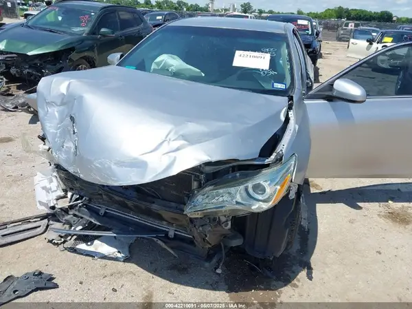 4T4BF1FK0GR516868 2016 TOYOTA CAMRY - Image 2