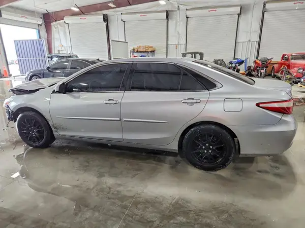 4T4BF1FK0GR517728 2016 TOYOTA CAMRY - Image 2
