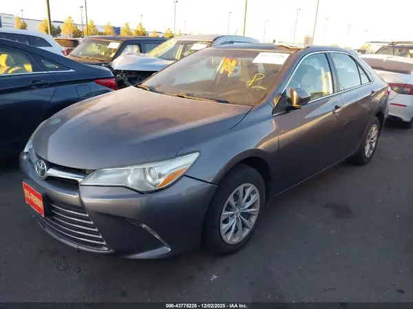 4T4BF1FK0GR521567 2016 TOYOTA CAMRY - Image 2