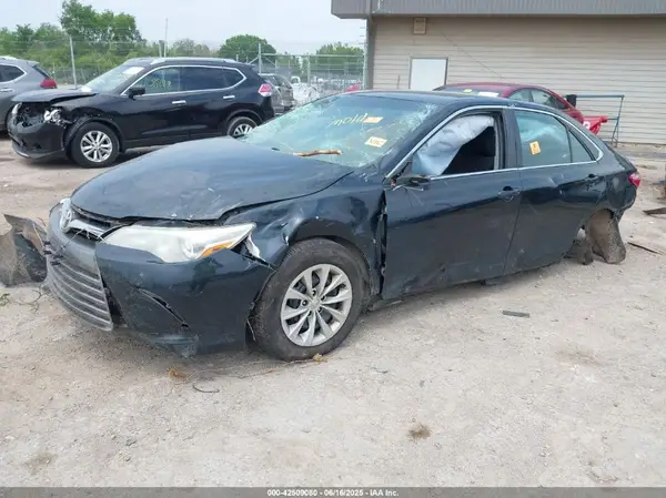 4T4BF1FK0GR522010 2016 TOYOTA CAMRY - Image 2