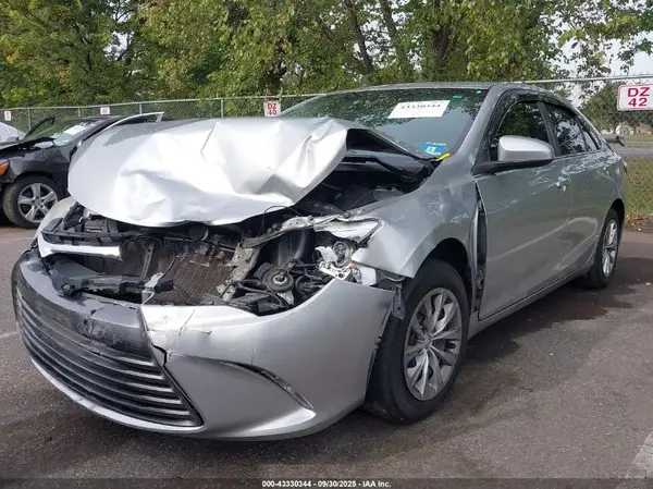 4T4BF1FK0GR523268 2016 TOYOTA CAMRY - Image 2