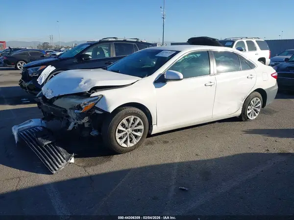 4T4BF1FK0GR541737 2016 TOYOTA CAMRY - Image 2