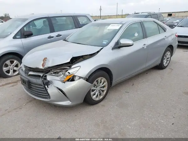 4T4BF1FK0GR551717 2016 TOYOTA CAMRY - Image 2
