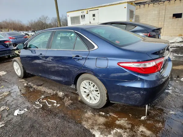4T4BF1FK0GR555279 2016 TOYOTA CAMRY - Image 2