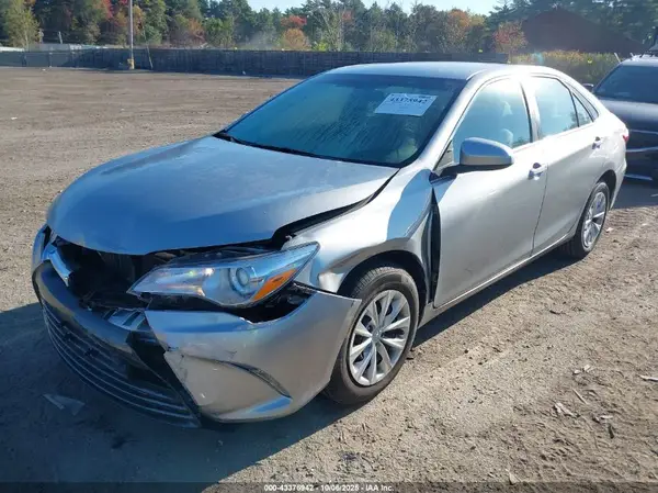 4T4BF1FK0GR563589 2016 TOYOTA CAMRY - Image 2