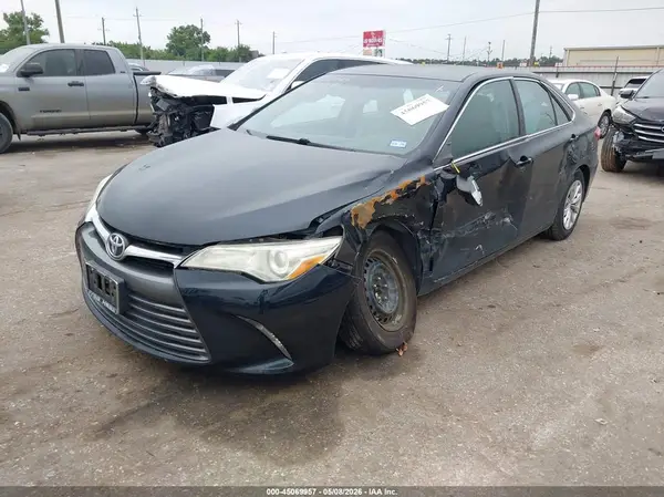 4T4BF1FK0GR564502 2016 TOYOTA CAMRY - Image 2