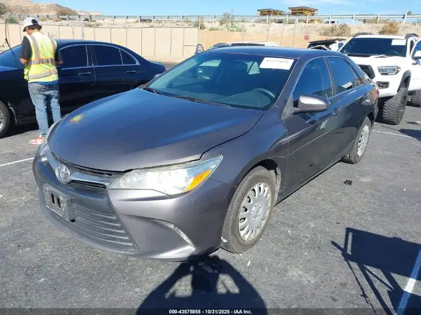 4T4BF1FK0GR580425 2016 TOYOTA CAMRY - Image 2