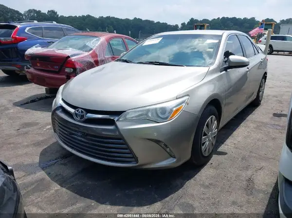 4T4BF1FK1GR518385 2016 TOYOTA CAMRY - Image 2