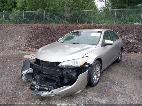 4T4BF1FK1GR519570 2016 TOYOTA CAMRY - Image 2