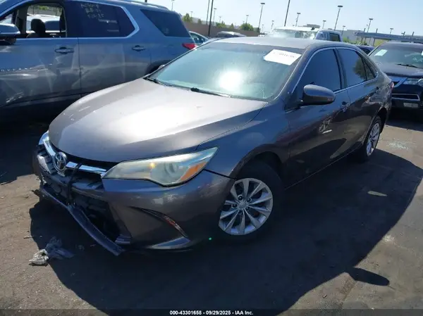 4T4BF1FK1GR519648 2016 TOYOTA CAMRY - Image 2