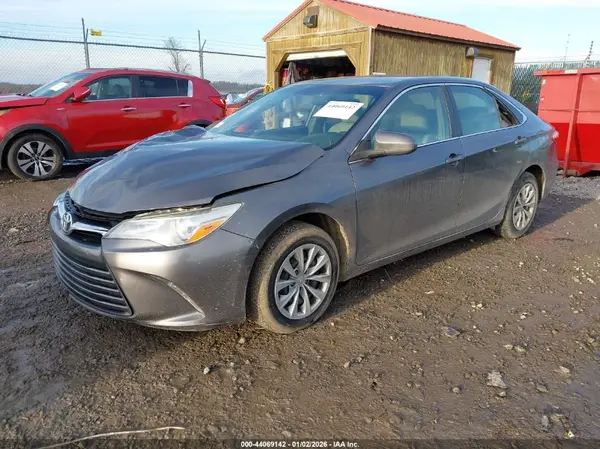 4T4BF1FK1GR523053 2016 TOYOTA CAMRY - Image 2