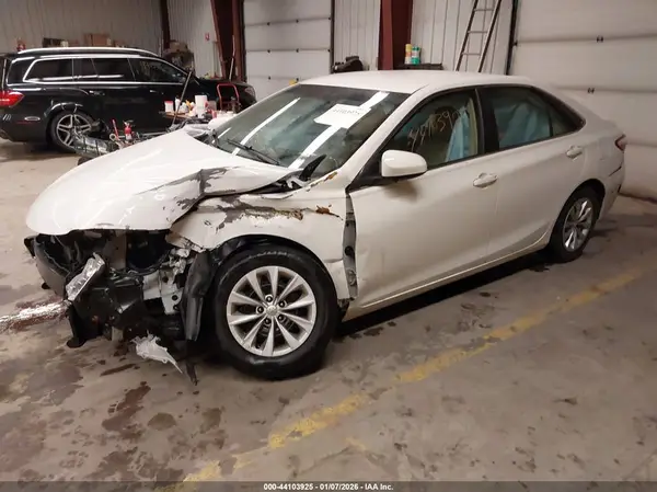 4T4BF1FK1GR529869 2016 TOYOTA CAMRY - Image 2