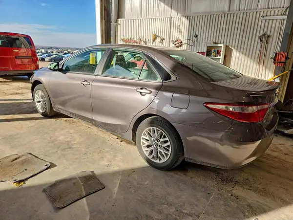 4T4BF1FK1GR541052 2016 TOYOTA CAMRY - Image 2
