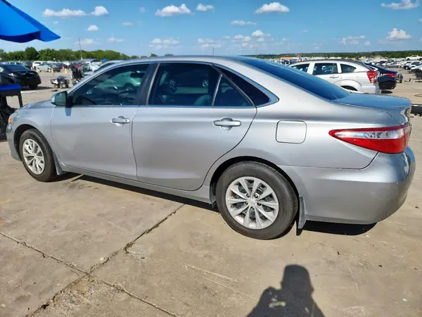 4T4BF1FK1GR541858 2016 TOYOTA CAMRY - Image 2