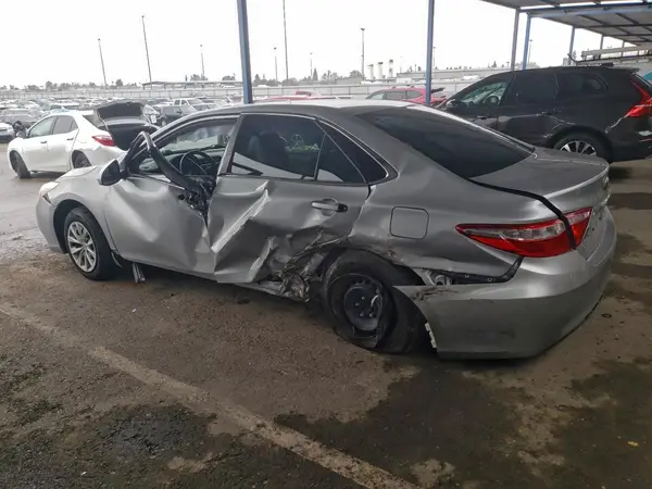 4T4BF1FK1GR543092 2016 TOYOTA CAMRY - Image 2