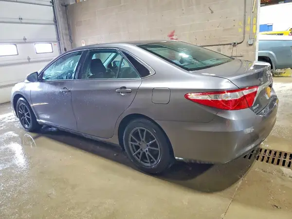 4T4BF1FK1GR543691 2016 TOYOTA CAMRY - Image 2