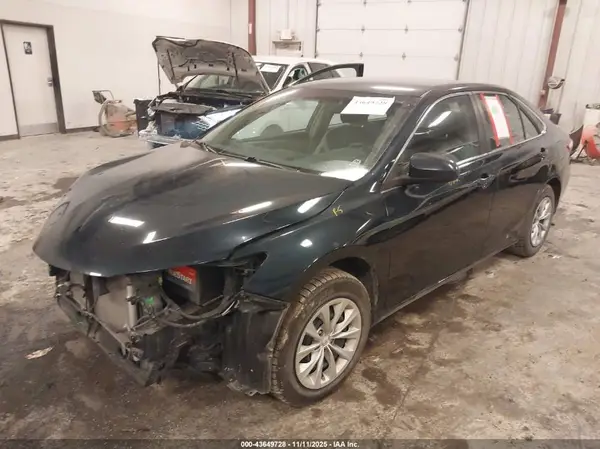 4T4BF1FK1GR550270 2016 TOYOTA CAMRY - Image 2