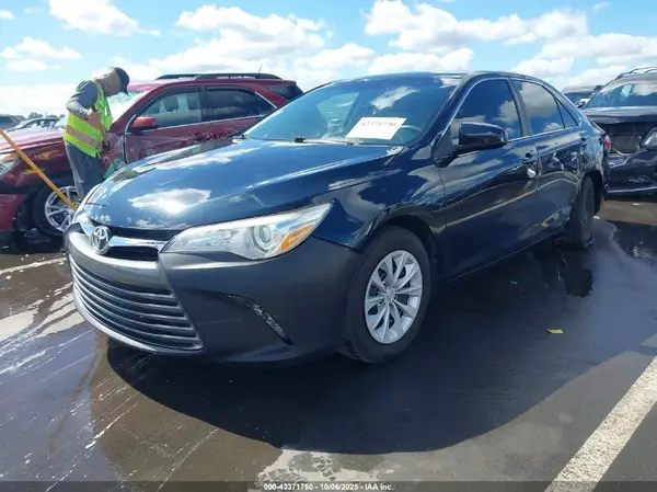 4T4BF1FK1GR556019 2016 TOYOTA CAMRY - Image 2