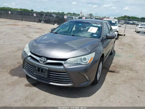 4T4BF1FK1GR559261 2016 TOYOTA CAMRY - Image 2