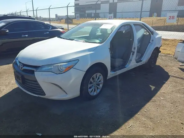4T4BF1FK1GR560054 2016 TOYOTA CAMRY - Image 2