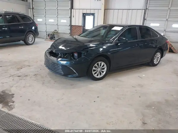 4T4BF1FK1GR562970 2016 TOYOTA CAMRY - Image 2
