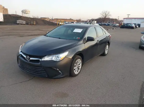 4T4BF1FK1GR564749 2016 TOYOTA CAMRY - Image 2