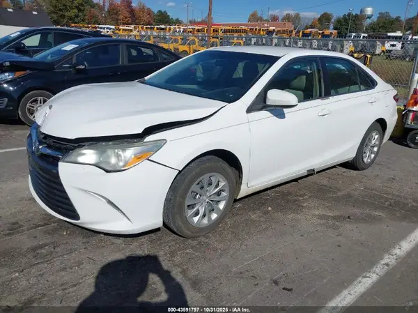 4T4BF1FK1GR566761 2016 TOYOTA CAMRY - Image 2