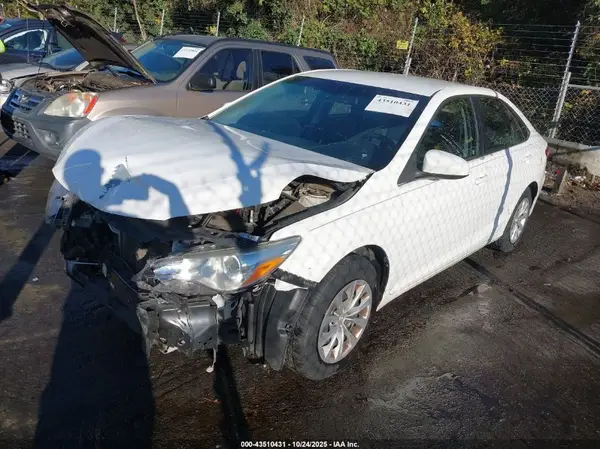 4T4BF1FK1GR569241 2016 TOYOTA CAMRY - Image 2