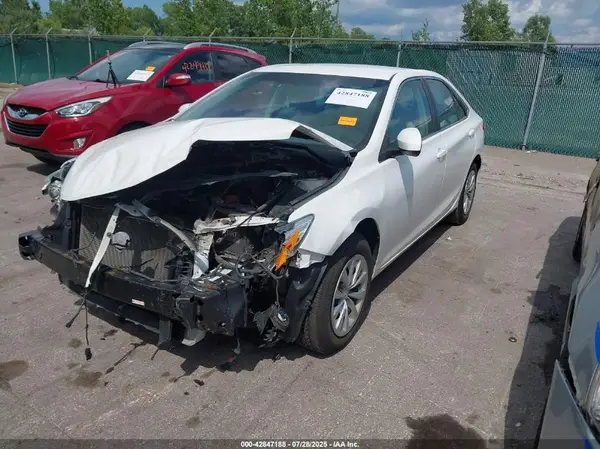 4T4BF1FK1GR577646 2016 TOYOTA CAMRY - Image 2