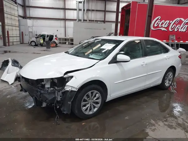 4T4BF1FK1GR584175 2016 TOYOTA CAMRY - Image 2