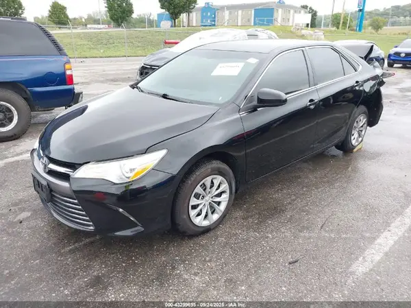 4T4BF1FK2GR520064 2016 TOYOTA CAMRY - Image 2