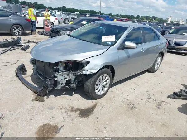 4T4BF1FK2GR522087 2016 TOYOTA CAMRY - Image 2