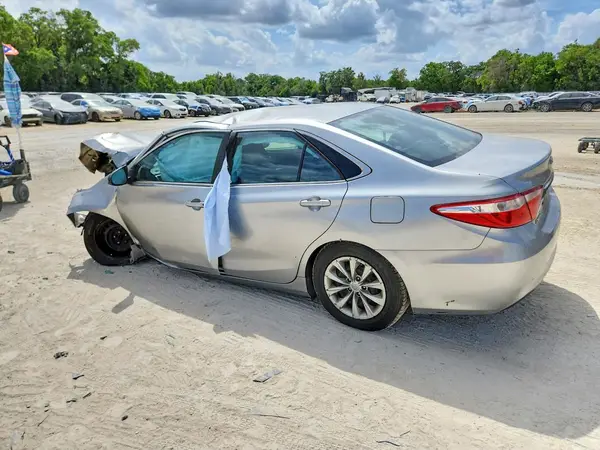 4T4BF1FK2GR523529 2016 TOYOTA CAMRY - Image 2